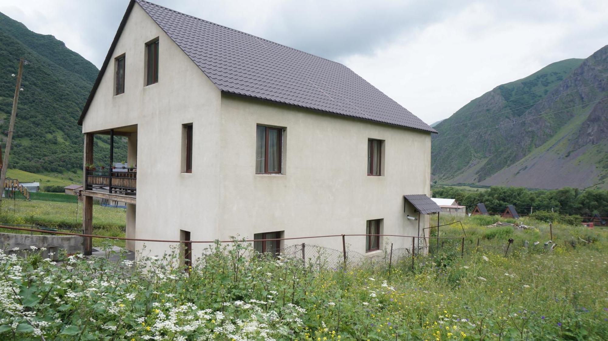 Arte In Kazbegi Hotell Exteriör bild