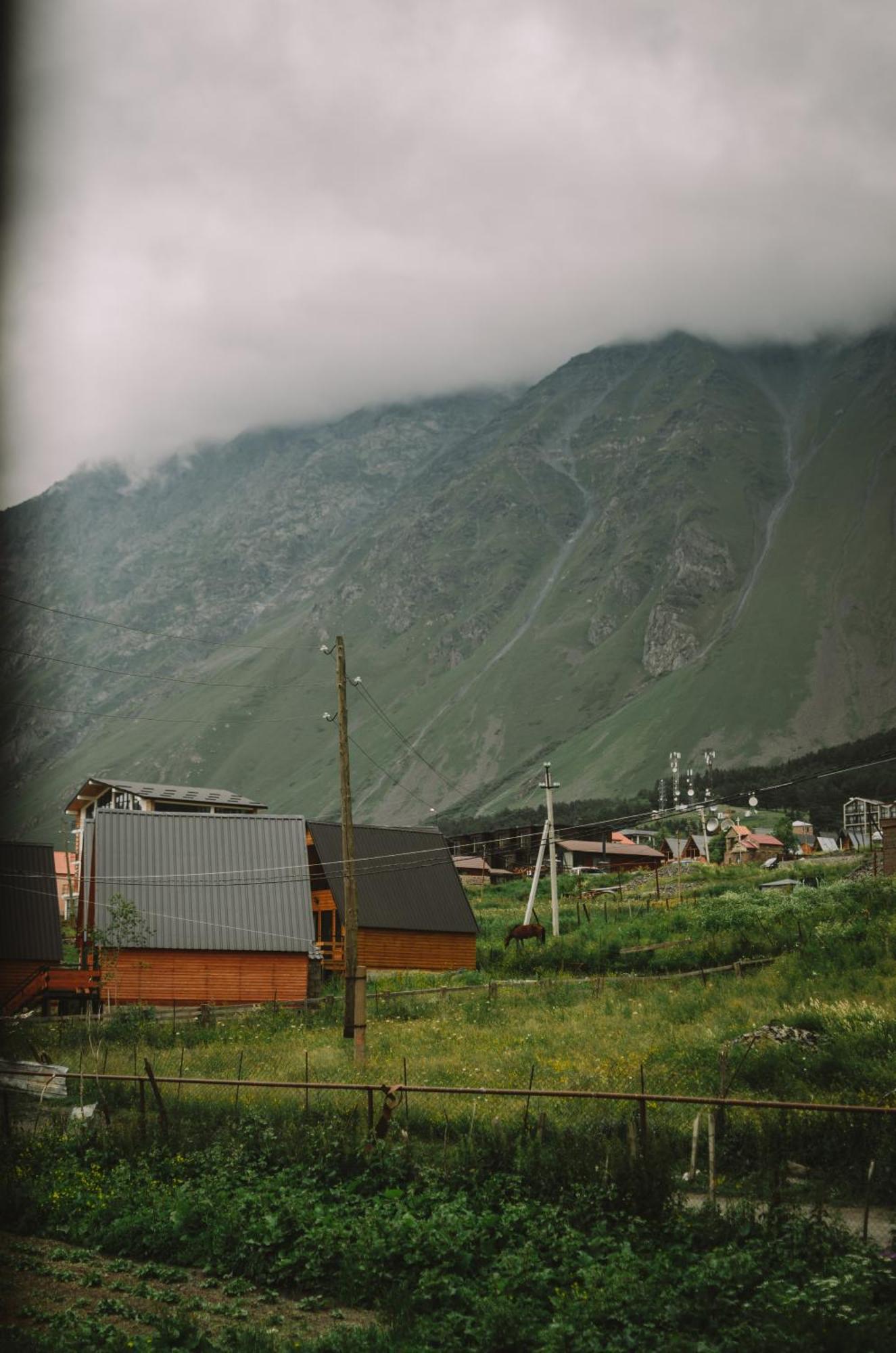 Arte In Kazbegi Hotell Exteriör bild