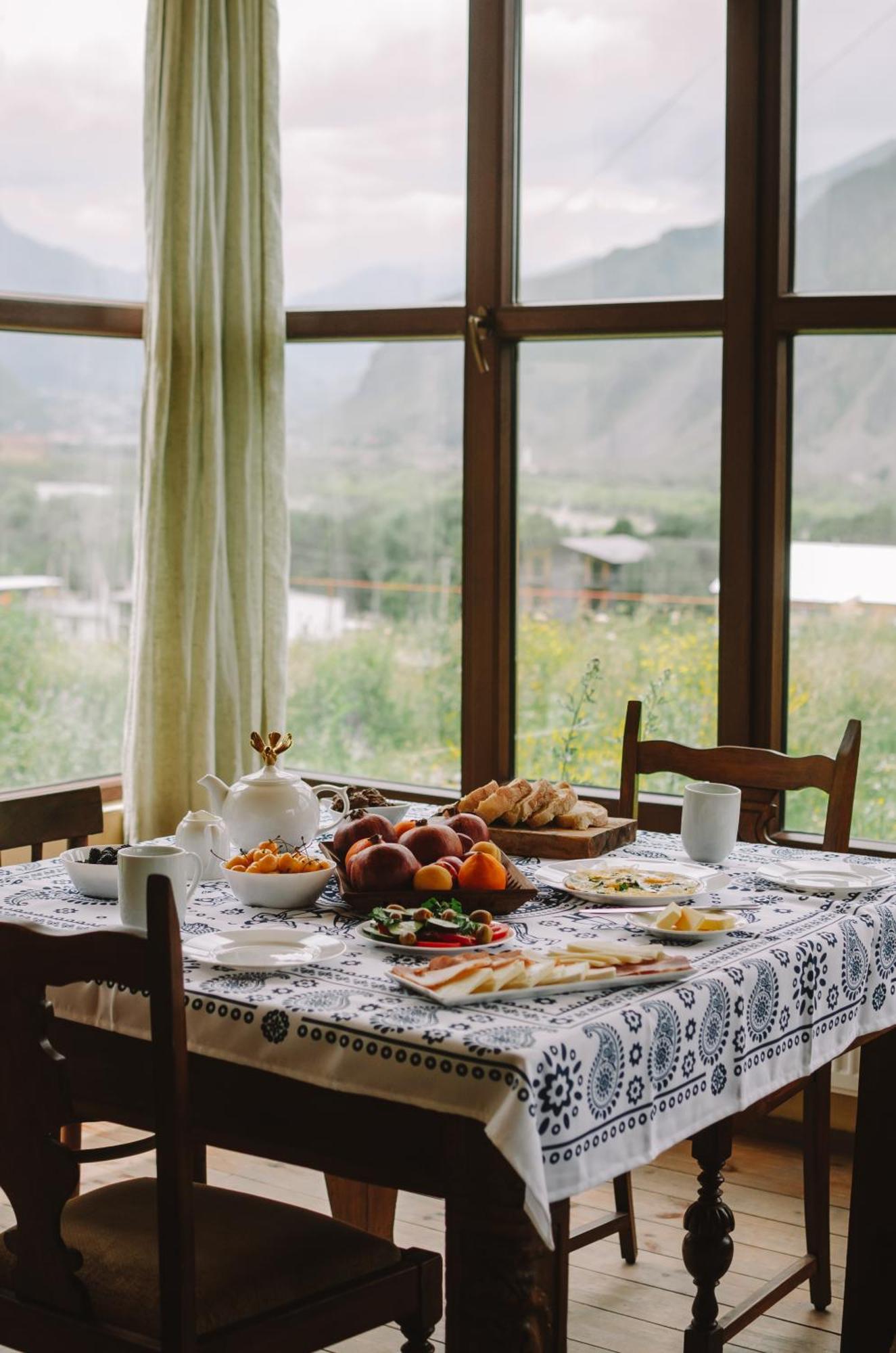 Arte In Kazbegi Hotell Exteriör bild